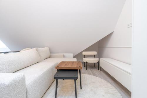 Katowice Apartamento | Katowice Luxury Two-Level Apartment by BookingHost