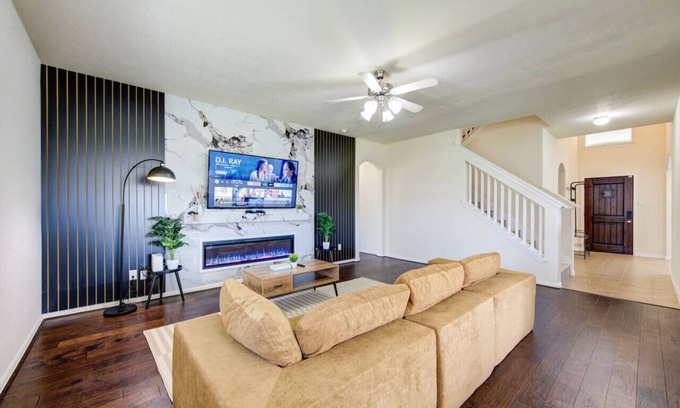 Barker Casa | Katy Houston, 2330sf, 4BR-2.5BA, Game Rm, King Bed