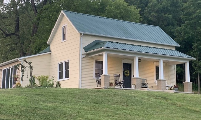 Bluffton Otro | Katy Trail lodging 1 bedroom