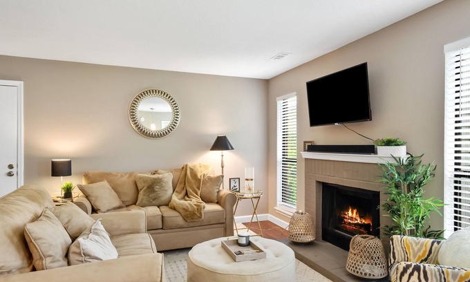 St. Peters Apartamento | 🎗Katytrail/Pet friendly❤/St.Charles/PowerPlex/St.Louis/Winery🐕👍🏼/Fireplace