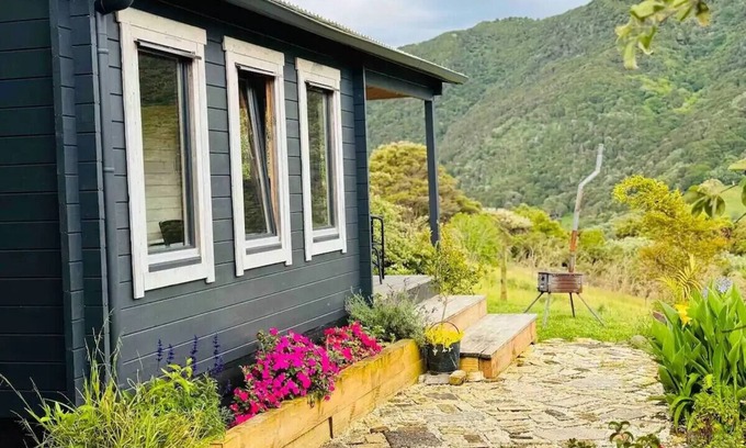 Thames Cabina | Kauaeranga Vista Tui Sunrise Cabin