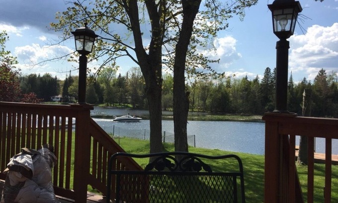 Bobcaygeon Cabaña | Kawartha Lakes Cottage Rental, Waterfront Cottage in the Pigeon Lake Area