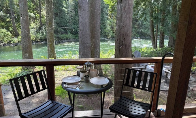 Tanner Cabina | Kayak Cabin on the Middle Fork