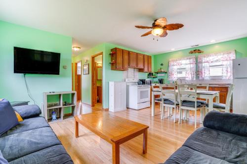 Sister Lakes Casa | Kayak, Fish, Boat and Swim Home Near Lakeside Park!