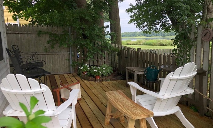 South Kingstown Casa | Kayakers Delight! Río estrecho, SK- Lindo, cómodo 1BR