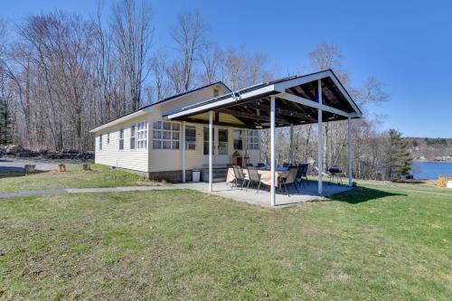 Ellenville Apartamento | Kayaks and Canoes Lake-View Retreat in Ellenville!