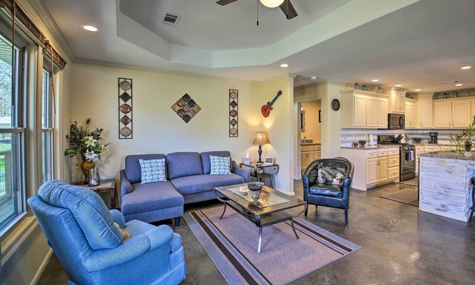 Piney Casa | Kayaks & Boat Slip: Waterfront Hot Springs Home!