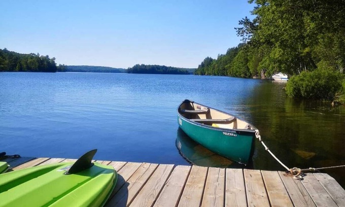 Algonquin Highlands Cabaña | KAYAKS * CANOE * PADDLE BOARDS * WIFI * SATELLITE TV