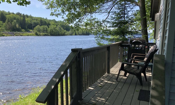 Algonquin Highlands Cabaña | KAYAKS * CANOE * PADDLE BOARDS * WIFI * SATELLITE TV