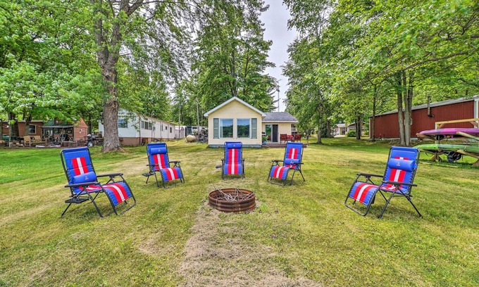 Mecosta Cabaña | Kayaks & Grill: Pet-Friendly Mecosta Cottage!