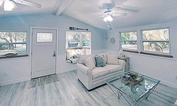Odessa Casa | Kayaks, walking to the lake, private gated community.