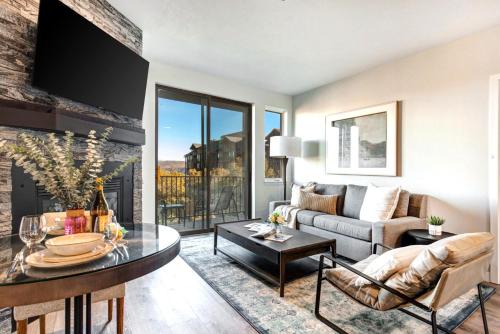Park City Apartamento | KBM Resorts Lodge at Stillwater 3 min drive to Deer Valley East Balcony with gorgeous views pool hot tubs gym MAS-2062