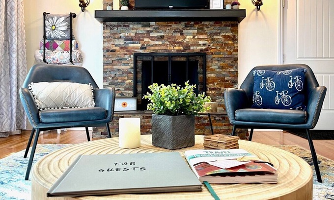 Kansas City Casa | KC Charmer! King Bed/Soaker Tub/Air Hockey on Quiet Street!