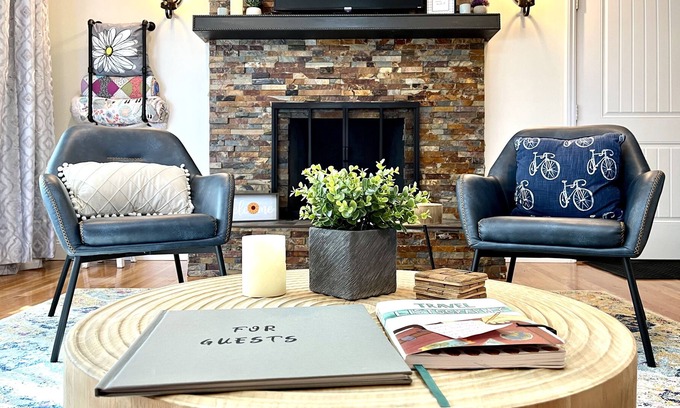 Kansas City Casa | KC Charmer! King Bed/Soaker Tub/Air Hockey/Quiet Street!