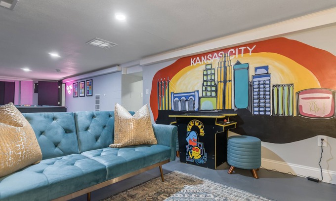 Riverview Casa | KC Fun House with Pool Table & Arcade Games - 7 min to PNL!