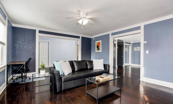 Hyde Park Casa | KC Parkside walkout - walkable to The Plaza and The Nelson