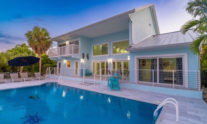 Coury Casa | KCB~Aqua Vista~ Luxury Waterfront w Pool & Dock!