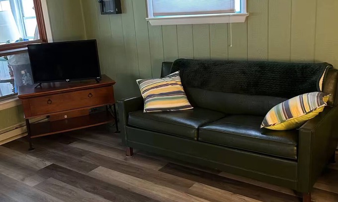 Fishertown Cabaña | KD Cottages Private 2-bedroom tan cottage on Dunnings Creek, in Bedford County