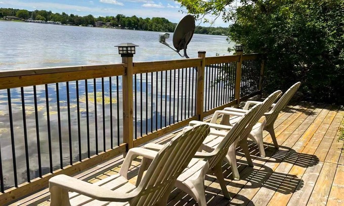 Omemee Cabaña | Ke's Rustic Retreat On the Lake