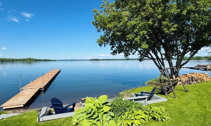 South Hero Cabaña | Keeler Bay Lakefront 2BR Cottage, Mansfield
