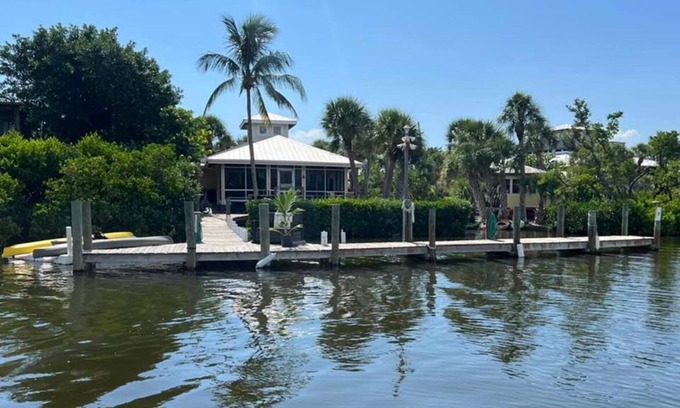 Placida Casa | Frente a la bahía, paseo marítimo privado a la playa, aislado