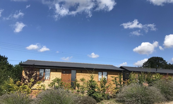 Maidstone Cabina | Hermosa cabaña de dos dormitorios situada en una granja en funcionamiento en Kent