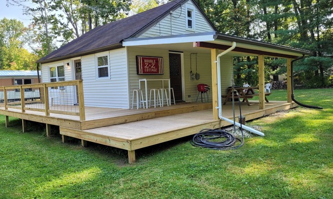 Linesville Cabaña | Keepsake by the Lake - Newly renovated 1 bedroom cozy cottage