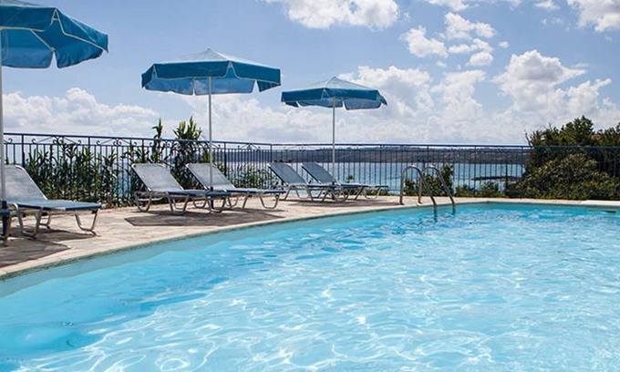 Lourdata Apartamento | Kefalonia apartments: lovely apartments near Lourdas beach with swimming pool
