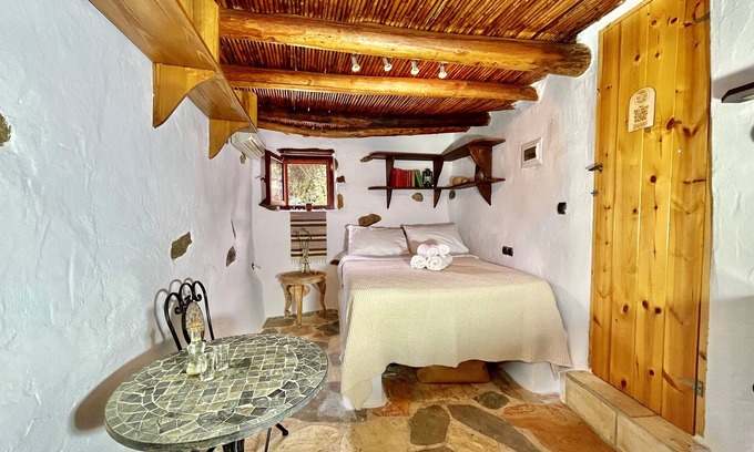 Aspros Potamos Cabaña | "Kelari" 300 years old cottage "Natura cottages" with sea view shared garden
