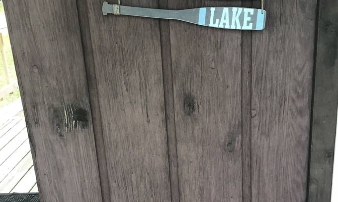 Suring Cabina | Kelly Lake Cabin with beautiful sand beach