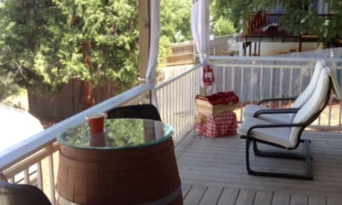 Kelseyville Casa | Kelseyville Riviera Hermosa "Lake View Home con cubierta, barbacoa, pesca, piscina