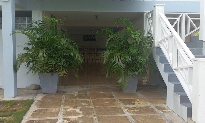Lances Bay Villa | Kelso Sunset Villa -Cozy Quiet Retreat-Comfortable sleeps 8 2 King/4 Queen Beds