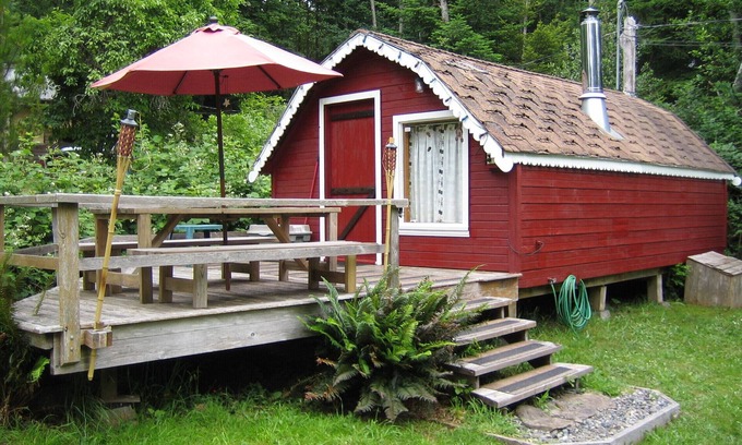 Hornby Island Cabina | KEMA Hornby Island - Cabina - al otro lado de la carretera desde el acceso a la costa de nuestra propiedad