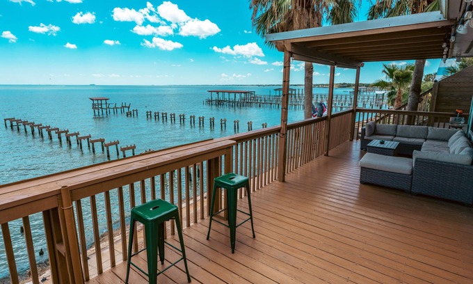 Clear Lake Shores Casa | Kemah Dozen Palms Bay Retreat - frente al mar con muelle, a pasos del paseo marítimo de Kemah