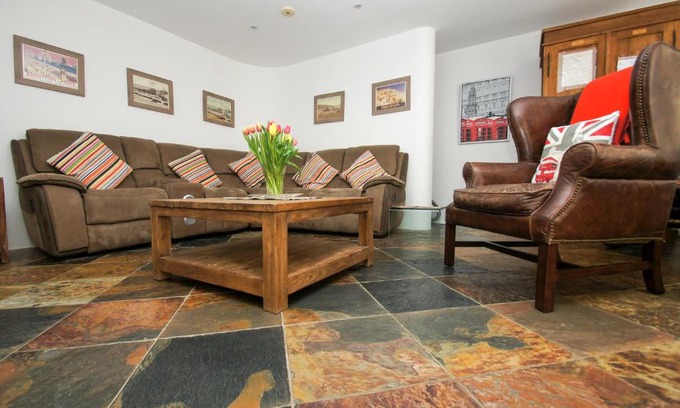 Kemptown Casa | Kemp Town Mews - Parking - by Brighton Holiday Lets