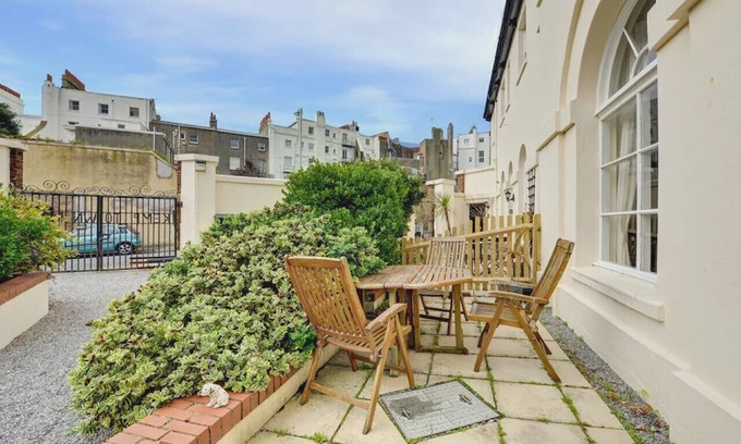 Kemptown Casa | Kemp Town Mews - Two Bedroom House, Sleeps 3