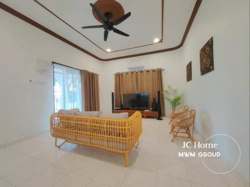 Johor Bahru Casa | Kempas Kampung style 12pax Family Suites