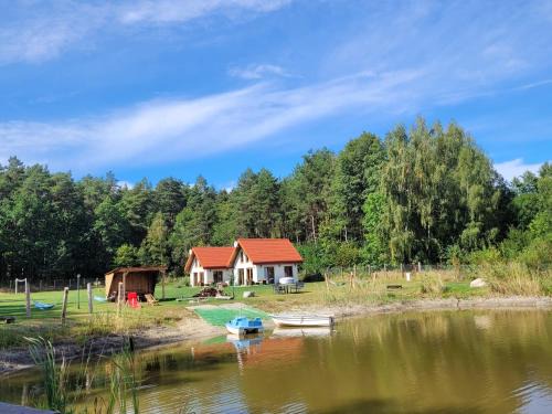 Okowizna Chalet De Esquí | Kemping i Domki nad stawem