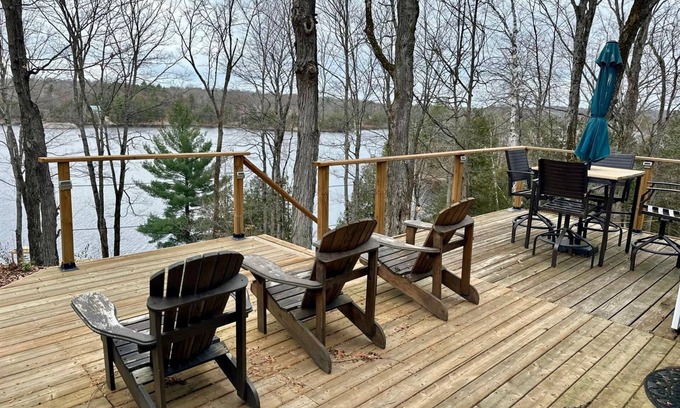 Arden Cabaña | Kennebec Escape: Cozy 4-Season Lakefront Cottage with Stunning Views & Pvt Dock
