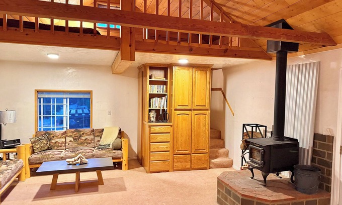 Inyokern Cabina | Cozy Bluebird Mountain Cabin by River & Trails - 2BDR and Cozy Perch Loft