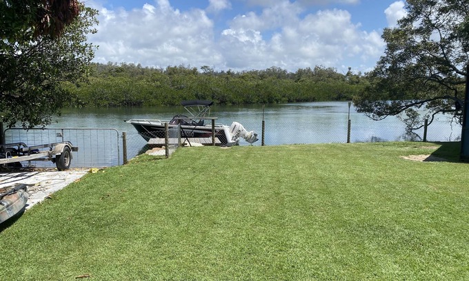 Tweed Heads West Casa | Kennedy house is new build on the tweed river. 5mins to beach. 7mins to airport