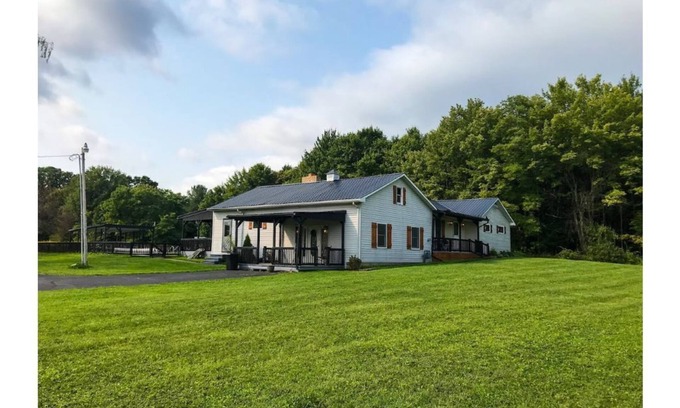 Kennerdell Casa | Kennerdell Country Retreat with seasonal inground pool