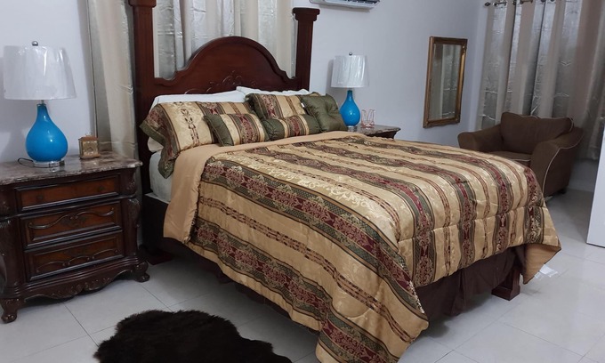 Eden Gardens Apartamento | Kensington Oasis 2b / 3bth- New Kingston (seguridad las 24 horas, wifi gratuito, agua caliente)