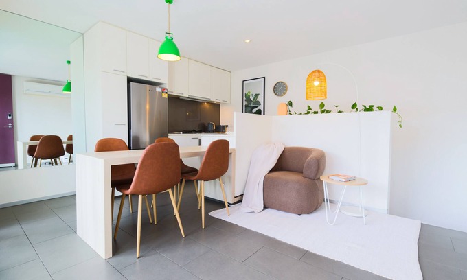 Kensington Apartamento | Kensington petite apartment w/direct street access