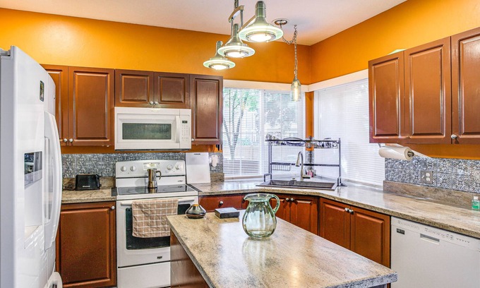 Kent Casa | Kent Vacation Rental w/ Private Yard & Fire Pit!