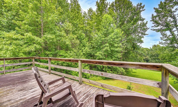 Hadley Apartamento | Kentucky Cabin Retreat w/ Covered Porch & Views