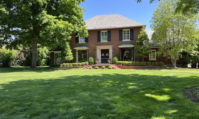 Cherokee Gardens Casa | Kentucky Derby or PGA Rental