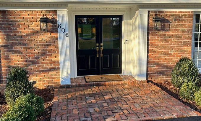 Mockingbird Valley Casa | Kentucky Derby Weekend House in Fantastic Location
