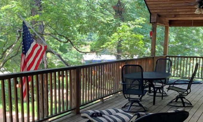 Denver Cabina | Kentucky Lake/TN River Cabin 1/2 mile to Cuba Landing Marina