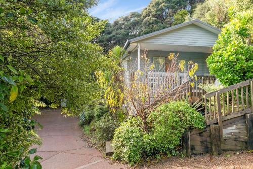 Onetangi Casa | Kererū Cabin